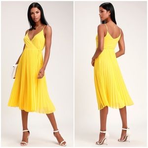 Lulu’s Take It From Me Yellow Pleated Dress XS